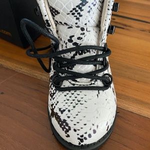 Brand new Akid kids shoes